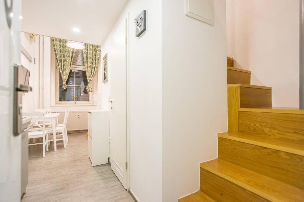 Apartma N'Poznam Tobacna Ljubljana Extérieur photo