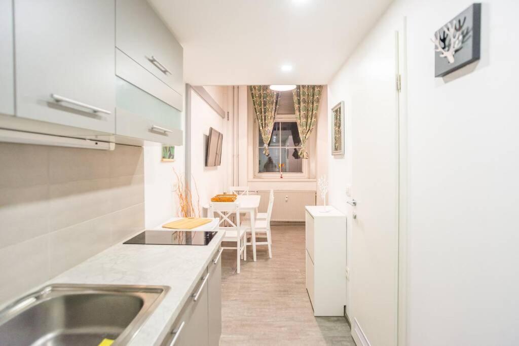 Apartma N'Poznam Tobacna Ljubljana Extérieur photo